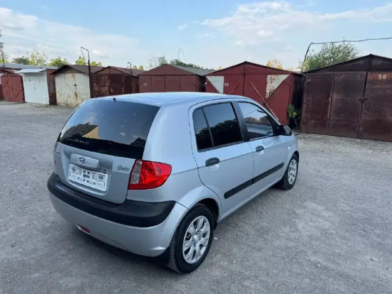 Продам hyundai getz 2006 год, двигатель 1.4 кпп механика, расход до 7 литров по городу оригинальный пробег 157.000 км максимальная комплектация авто обслужена, заменены все фильтра масла грм, кузов без дтп и подкрасов, все заводское любые проверки резина toyo , 4 эльктро стеклоподъемника, усилитель руля, датчик дождя, датчик света, кондиционер, подогревы зеркал, музыка сигнализация, сервисные книги документы в порядке, любое оформление, цена 595.000 осмотр (мариуполь )тел +79490371812 - фотография - 5