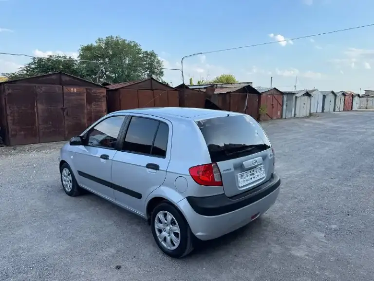 Продам hyundai getz 2006 год, двигатель 1.4 кпп механика, расход до 7 литров по городу оригинальный пробег 157.000 км максимальная комплектация авто обслужена, заменены все фильтра масла грм, кузов без дтп и подкрасов, все заводское любые проверки резина toyo , 4 эльктро стеклоподъемника, усилитель руля, датчик дождя, датчик света, кондиционер, подогревы зеркал, музыка сигнализация, сервисные книги документы в порядке, любое оформление, цена 595.000 осмотр (мариуполь )тел +79490371812 - фотография - 6