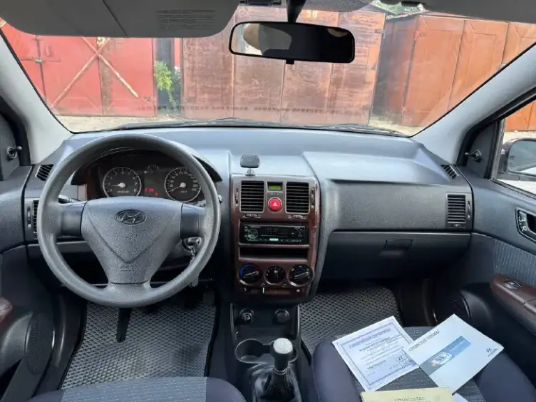 Продам hyundai getz 2006 год, двигатель 1.4 кпп механика, расход до 7 литров по городу оригинальный пробег 157.000 км максимальная комплектация авто обслужена, заменены все фильтра масла грм, кузов без дтп и подкрасов, все заводское любые проверки резина toyo , 4 эльктро стеклоподъемника, усилитель руля, датчик дождя, датчик света, кондиционер, подогревы зеркал, музыка сигнализация, сервисные книги документы в порядке, любое оформление, цена 595.000 осмотр (мариуполь )тел +79490371812 - фотография - 9