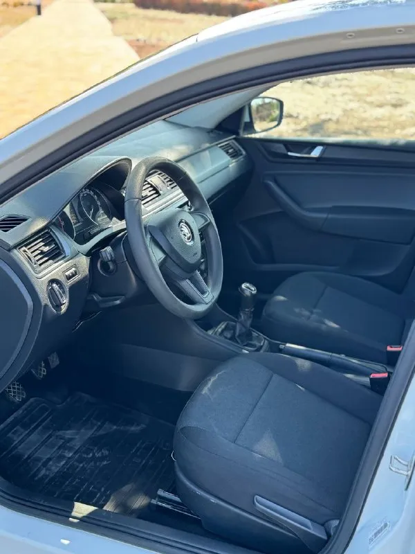 🥰 Skoda rapid

💰Цена: 990 000р
🏢Город: мариуполь
📅Год выпуска: 2019
🧾Пробег: 210 049 км.
⚙️Двигатель: 1.6 110 л. С
⛽Топливо: бензин
⚙️Кпп: механика

📞 Телефон:

+7-949-727-41-51
+7-989-263-55-56
+7-949-551-91-52

💾 Описание:

Всеми любимый, проверенный вре. .. Img/emoji/40/e29c85.png')">✅ маленький расход топлива.
✅ Подтвержденный пробег.
✅ Техническая часть на 5+
✅ Южная эксплуатация.
✅ Родная краска (один косметический подкрас)

Кондиционер ❄️ (работает отлично), электропакет, abs, airbag, усилитель руля, центральный замок, магнитола с apple carplay и androidavto, подогрев сидений.

Улица шевченко 269

⚠️Бесплатно доставим этот или другой автомобиль в донецк, макеевку, бердянск, мелитополь и другие города новых территорий после детального видеообзора со всевозможными диагностиками⚠️

🏦 Возможна продажа в кредит по двум документам. - фотография - 9
