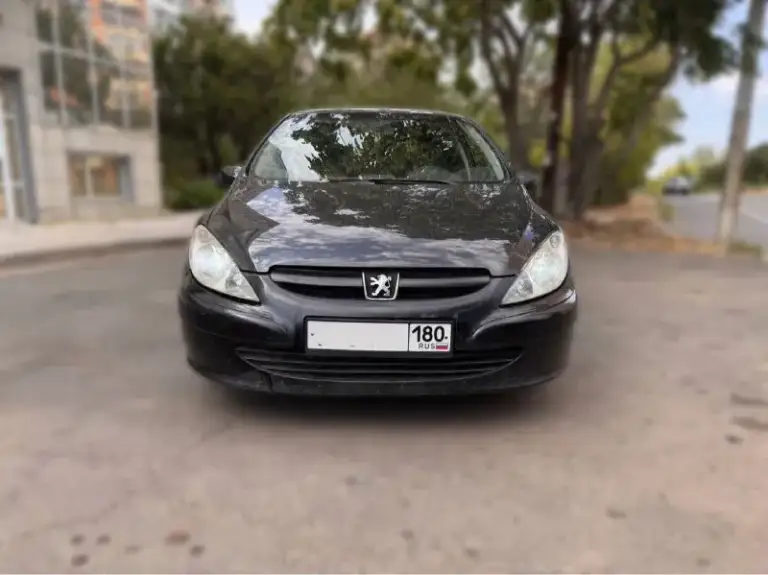 Peugeot 307 2005год
Обьем 1.6 (самый надежный в линейке)
Кпп: автомат
Пробег: 170т. Км
🔗Комплектация: гур, электростеклоподъёмники 4шт, электро регулировка зеркал, подогрев сидений, кондиционер (очень хорошо холодит), двухзоный климат.

Установлена хорошая сенсорная магнитола, автоматическая камера заднего вида при включении задней передачи.

Донецк
🔥Цена: 350т. Р🔥(самая низкая по рф)
❗️Возможен хороший торг только у капота.
☎️Тел. +79498477720 - фотография - 1
