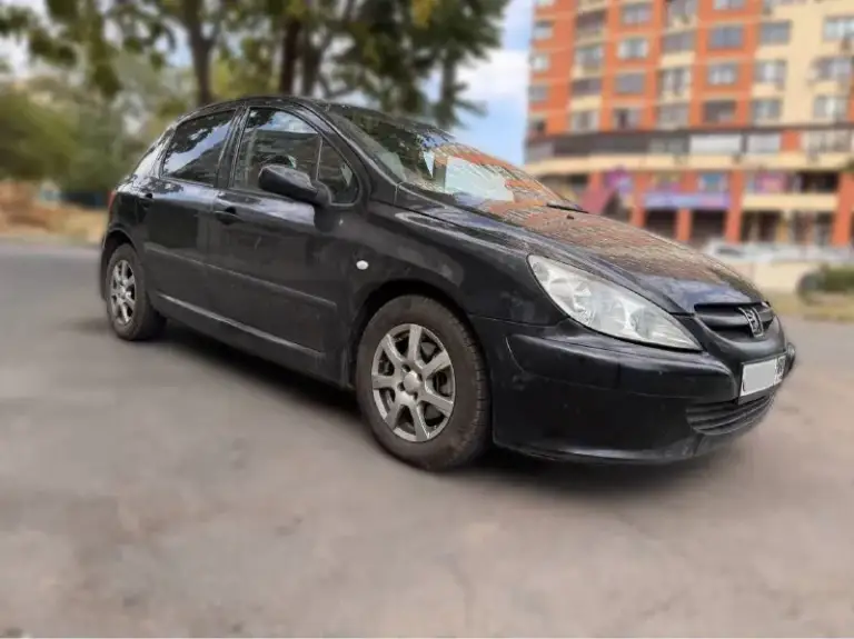 Peugeot 307 2005год
Обьем 1.6 (самый надежный в линейке)
Кпп: автомат
Пробег: 170т. Км
🔗Комплектация: гур, электростеклоподъёмники 4шт, электро регулировка зеркал, подогрев сидений, кондиционер (очень хорошо холодит), двухзоный климат.

Установлена хорошая сенсорная магнитола, автоматическая камера заднего вида при включении задней передачи.

Донецк
🔥Цена: 350т. Р🔥(самая низкая по рф)
❗️Возможен хороший торг только у капота.
☎️Тел. +79498477720 - фотография - 2