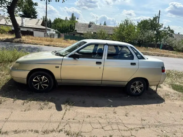 Продам ваз 2110
Год выпуска: 2006г
: 1.6, 8 Клоп (клапана не гнет )
Родной пробег:221000
Топливо:газ евро4/бензин
Машина в нормальном состоянии, не гнилая, коробка мягкая, по ходовой все отлично, есть нюансы по лк не критично
Цена 220 000₽
Макеевка
+79493164636(37)
📞 Звоните: +7(949)3164636 - фотография - 4