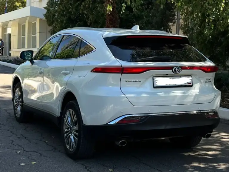 В продаже toyota venza
Год: 2021
Пробег: 125.000 км.
Двигатель: 2.5 гибрид
Привод: полный
Машина в отличном состоянии, привозили лично для себя
Я первый владелец в рф
Смешной расход 6 литров
Полный бак 55 литров хватает на 700+ км
Замена масла, фильтров каждые 7.000 км
Сейчас только после то
Климат контроль, эл. Зеркала, складывание зеркал, эл. Регулировка сидений, память сидений, подогрев и вентиляция сидений, подогрев руля, эл. Регулировка положения руля, мультируль, кнопка start/stop, бесключевой доступ, беспроводная зарядка, электропривод багажника, электро ручник, auto hold, два комплекта ключей
Удержание в полосе и многое другое.
Так же новая летняя резина kumho, проехал на ней только 300км
Так же новая зимняя резина ikon(nokian)
Цена: 3.850.000₽
Телефон: +79497390987
📞 Звоните: +7(949)7390987 - фотография - 4