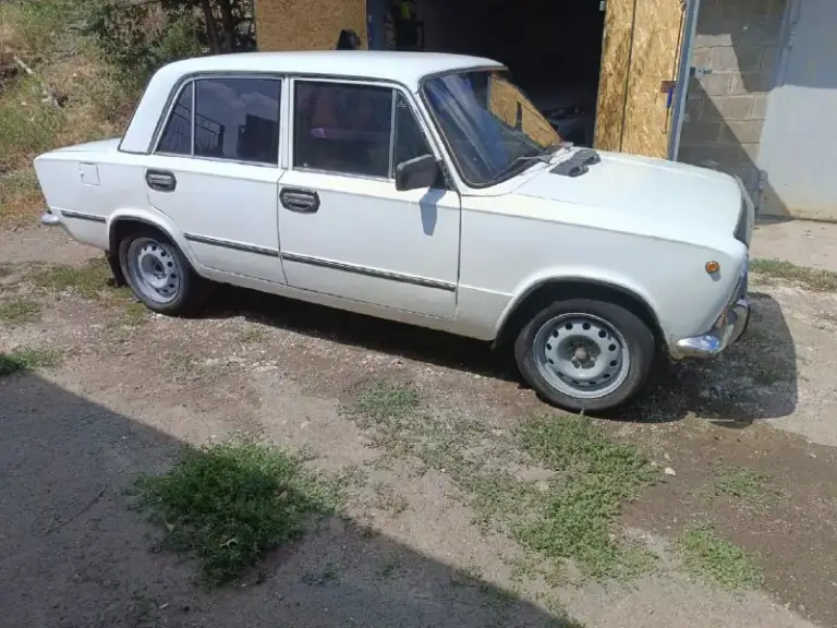 Продам ваз 2101 дно, пороги, лонжероны, все целое без гнили. Новое масло, фильтра(замена 15.06), новый акб, новый карбюратор "солекс", новые тормозные цилиндры(4шт)+колодки перед-зад, ходовка не стучит, была заменена трапеция и тяжки-соответственно развал выведен. Заменена прокладка сапуна. Резина r14 свежая. В фарах led лампы. Из минусов-гудит задний редуктор(цена вопроса 10к с работой). Цена соответствует состоянию авто. Продажа только с переоформлением в мрэо. Территориально донецк. Цена 120тыс. Торга нет совсем я хозяин. +79494634876
📞 Звоните: +7(949)4634876 - фотография - 3