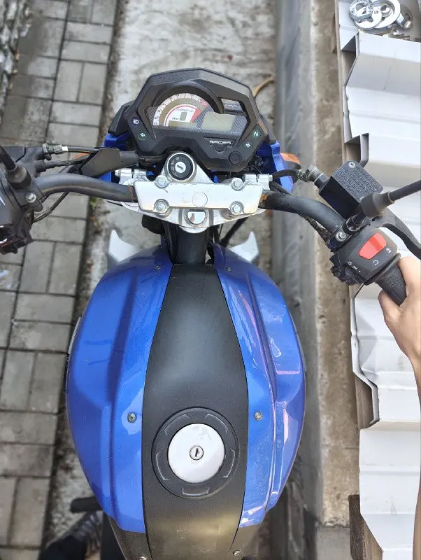 Racer 250ck
Городской мотик, в моих руках вообще не использовался, так как не успел права получить, простоял пол лета в укромном месте
Цена: 155 000 рублей
За доплату могу сразу и шлем подогнать
В лс могу подробности скинуть если кого-то заинтересует
+79498394669
📲 Tg: @vldek0847
📞 Звоните: +7(949)8394669 - фотография - 2