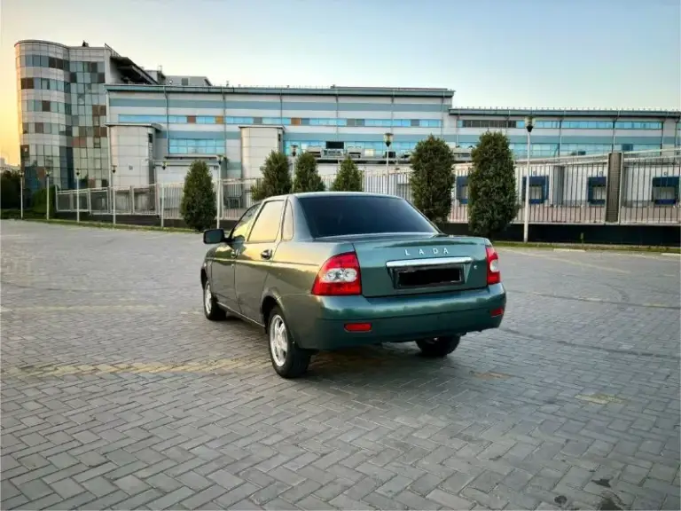 Здравствуйте продам лада приора 2010 года выпуска в отличном состоянии, родной не крученый пробег 190.000. Техническая часть на отлично поменяно шаровые, наконечники, тормозные диски, тормозные барабаны колодки все в круг, грм ролики помпа, масла фильтра, троса ручника, все четыре катушки зажигания и свечи, все запчасти ставились оригинал так как машина моя личная я второй собственник по птс комплектация авто очень редкая для этого года кондиционер, 4 стеклоподъёмника, abs, датчик света датчик дождя, подогрев сидений, парктроник, электроусилитель руля, всё работает в штатном режиме кондиционер перед летом поменял фреон обслужил работает отлично. 2 комплекта новой резины, все стёкла заводские включая лобовое, дно стаканы лонжероны на отлично, автотека зелёная без единого дтп. По кузову есть жизненные нюансы в виде вздутий так как машина не новая и года берут своё. Цена 425.000р +79494968011 осмотр город донецк. - фотография - 4