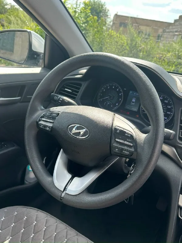 Продам hyundai элантра, 2019 год, мотор 2 литра надежный атмосферник 150 л. С. , коробка автомат классический гидротрансформатор компании айсин, пробег реальный 39 тыс. Км, стекла все родные, безопасность на месте, три режима спорт, эко, стандарт из опций: - круиз; -контроль слепых зон в зеркалах; - датчики давления шин; - контроль удержания в полосе; - камера заднего вида, аукс, блютус и многое другое. Два комплекта резины зима, лето-мишилен (германия) в идеале, очень красивый цвет белый перламутр. По тех состоянию ходовки, салона, кузова и прочие описывать нет смысла так как состояние нового авто с реальным пробегом. Авто абсолютно не требует вложений, любые проверки. Очень мягкий, комфортный, приемистый автомобиль, расход по городу 8-9 литров! Я собственник, учет днр, цена 1.700тыс. Руб. +79495298854
📞 Звоните: +7(949)5298854 - фотография - 5