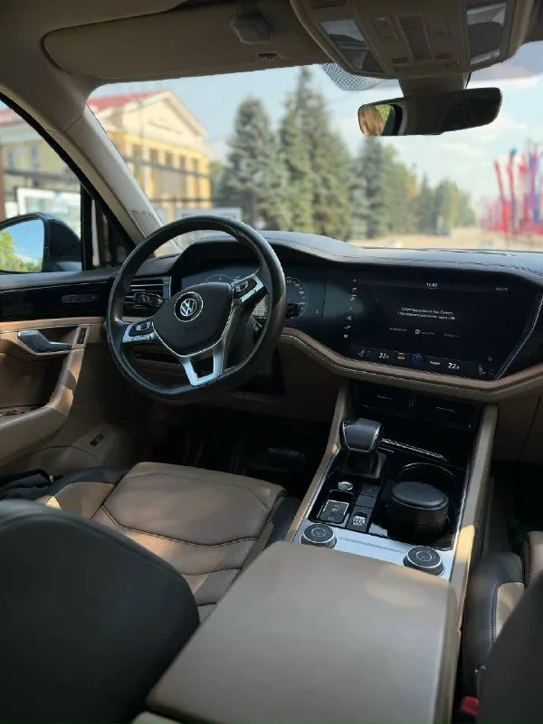 Volkswagen touareg 2018 год 3-л пробег :160 тысяч 286-🐎 2-ключа машина покупалась в украине колеса r20,зима на дисках r19(резина хорошая) бесключевой доступ на 4-х дверях открытие багажника взмахом ноги память настроек водительского сиденья- активное шасси с пневмоподвеской—регулировка руля—навигационная система disсоvеry рrеmium ( пробки, распознавания знаков и камер)—электропривод крышки багажника—расширенная отделка кожей наппа включая торпедо и карты дверей—электроподогрев: сидений, руля, форсунок омывателя—зимний пакет—полностью светодиодные адаптивные фары маtriх—усиленный воздухоочиститель—система автоматической парковки—омыватель фар—активный круиз-контроль (дистроник)—удержание по полосе, подруливание, избежание столкновений проекция на лобовое стекло весь в родне, морда в броне ! Цена :4 650 000 торг реальному 📲+79493619310 осмотр макеевка.
📞 Звоните: +7(949)3619310 - фотография - 6