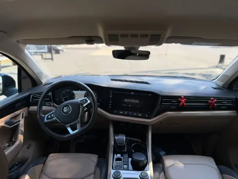 Volkswagen touareg 2018 год 3-л пробег :160 тысяч 286-🐎 2-ключа машина покупалась в украине колеса r20,зима на дисках r19(резина хорошая) бесключевой доступ на 4-х дверях открытие багажника взмахом ноги память настроек водительского сиденья- активное шасси с пневмоподвеской—регулировка руля—навигационная система disсоvеry рrеmium ( пробки, распознавания знаков и камер)—электропривод крышки багажника—расширенная отделка кожей наппа включая торпедо и карты дверей—электроподогрев: сидений, руля, форсунок омывателя—зимний пакет—полностью светодиодные адаптивные фары маtriх—усиленный воздухоочиститель—система автоматической парковки—омыватель фар—активный круиз-контроль (дистроник)—удержание по полосе, подруливание, избежание столкновений проекция на лобовое стекло весь в родне, морда в броне ! Цена :4 650 000 торг реальному 📲+79493619310 осмотр макеевка.
📞 Звоните: +7(949)3619310 - фотография - 7