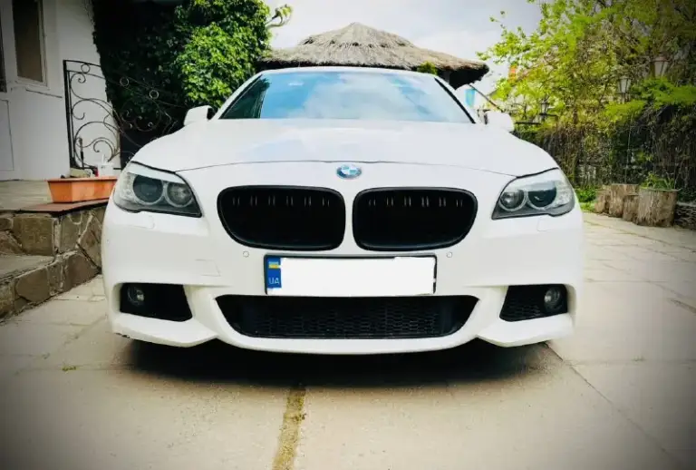 Продам bmw f10 535 xdrive(бмв ф10)
2013 Год
  -3.0 Бензин
  -Полный привод
  - Пробег 170т км
Заводской м -пакет, резина всесезон michelin, диски r19 м
Черный потолок, shadow line, адаптивный ксенон, все сиденья и руль с подогревом,
Люк, электропривод багажника, бесключевой доступ, старт стоп, hi-fi музыка 
,Цена 1.800.000 (хороший торг)отличное состояние, яркая, красивая(хороший торг, реальному покупателю) 
+79900243209 - фотография - 1