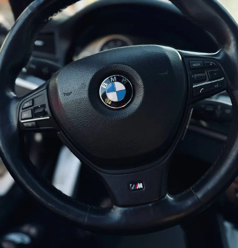 Продам bmw f10 535 xdrive(бмв ф10)
2013 Год
  -3.0 Бензин
  -Полный привод
  - Пробег 170т км
Заводской м -пакет, резина всесезон michelin, диски r19 м
Черный потолок, shadow line, адаптивный ксенон, все сиденья и руль с подогревом,
Люк, электропривод багажника, бесключевой доступ, старт стоп, hi-fi музыка 
,Цена 1.800.000 (хороший торг)отличное состояние, яркая, красивая(хороший торг, реальному покупателю) 
+79900243209 - фотография - 4