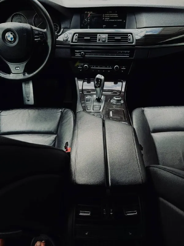 Продам bmw f10 535 xdrive(бмв ф10)
2013 Год
  -3.0 Бензин
  -Полный привод
  - Пробег 170т км
Заводской м -пакет, резина всесезон michelin, диски r19 м
Черный потолок, shadow line, адаптивный ксенон, все сиденья и руль с подогревом,
Люк, электропривод багажника, бесключевой доступ, старт стоп, hi-fi музыка 
,Цена 1.800.000 (хороший торг)отличное состояние, яркая, красивая(хороший торг, реальному покупателю) 
+79900243209 - фотография - 6