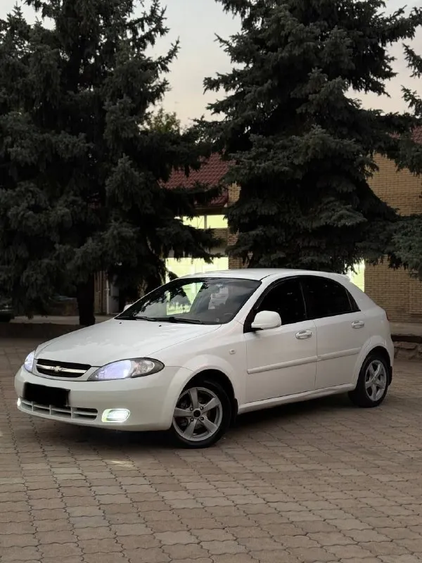 Продам chevrolet lacetti 2012 года выпуска!
За автомобиль абсолютно не стыдно, бережная эксплуатации, в идеально состоянии как технически так и внешне! Двигатель 1.6 полностью обслужен как и кпп, без каких либо посторонних скрипов, бряков и прочего! Ходовая также без посторонних шумов. Установлен хороший свет, андроид монитор, и приятная музыка.
Юридически полностью чистый авто, также возможен обмен и продажа в кредит!
Осмотр донецк
Цена: 530.000 ₽, быстрому покупателю торг!
☎️ +7 (949) 742-53-98
📞 Звоните: +7(949)7425398 - фотография - 4