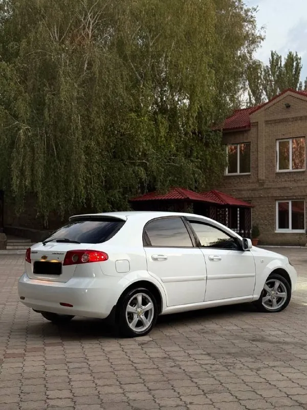 Продам chevrolet lacetti 2012 года выпуска!
За автомобиль абсолютно не стыдно, бережная эксплуатации, в идеально состоянии как технически так и внешне! Двигатель 1.6 полностью обслужен как и кпп, без каких либо посторонних скрипов, бряков и прочего! Ходовая также без посторонних шумов. Установлен хороший свет, андроид монитор, и приятная музыка.
Юридически полностью чистый авто, также возможен обмен и продажа в кредит!
Осмотр донецк
Цена: 530.000 ₽, быстрому покупателю торг!
☎️ +7 (949) 742-53-98
📞 Звоните: +7(949)7425398 - фотография - 5