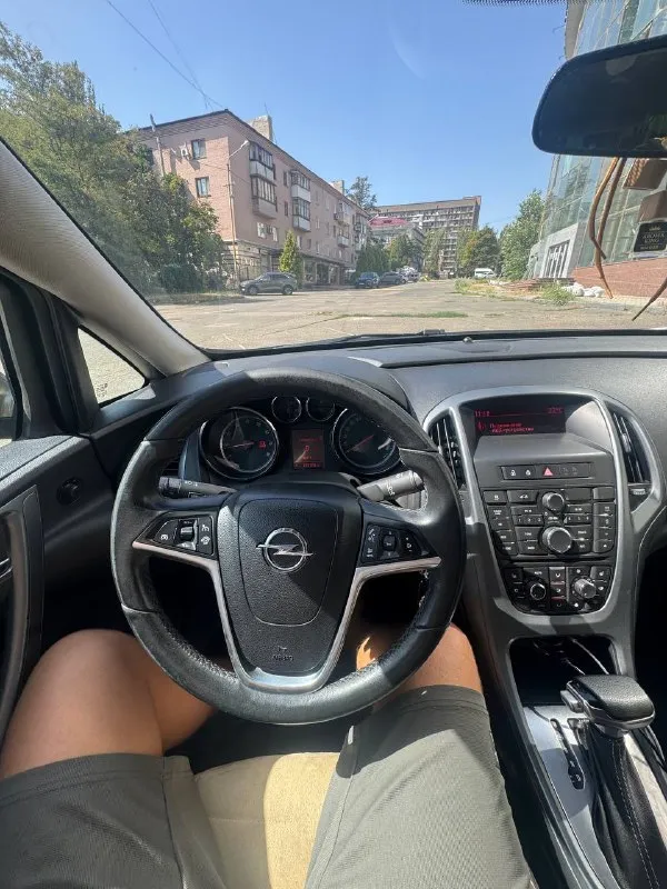 ❗ Opel astra j 2012❗
✅Собственник, машина в семье 3 года. До этого машина ездила в краснодарском крае. Не перекуп.
✅203000 Км оригинального пробега.
✅ Автомобиль полностью в родном окрасе.
✅1.6 Мотор a16xer снаружи сухой, масло не расходует.
✅ Автоматическая коробка передач 6ст.
✅Состояние достойное: машина покупалась для себя, в обслуживании не экономил, замена масла и фильтров каждые 9т. Км, после покупки полировали фары затянули в броне плёнку, легкая полировка кузова и нанесение керамики.
✅Два комплекта резины.
✅Два ключа.
💰Цена: 850 000 рублей
📞Телефон для связи: +7 (949) 530 91 82 вадим, звоните, все расскажу и покажу
📲 Tg: вадим
📞 Звоните: +7(949)5309182 - фотография - 6