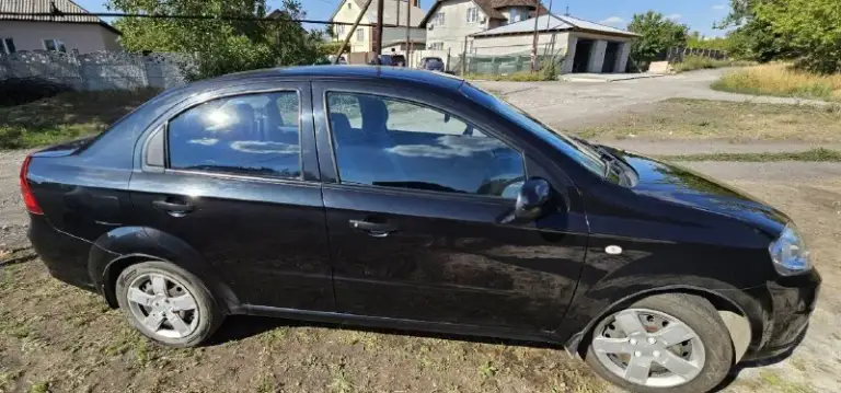 Продаю chevrolet aveo (2011 год)
Объём двигателя - 1.5
Мощность - 86 л. С.
Топливо - бензин
Коробка - механика
Пробег- 72000
Машина хорошая для своих лет, заменен ремень грм, датчики, новые стойки. Масло не жрёт, скорость переключается идеально, не бьет, не дымит, не коптит, дно хорошее.
Центральный замок, стоит сигнализация, 2 пары ключей.
Являюсь вторым владельцем (2 года на мне), ездили аккуратно.
Птс - российский учёт, 180 регион.
Машина без дтп, штрафов, запретов, в такси не была, использовалось как семейное авто.
Причина продажи - покупка другой машины.
Машина находится в макеевке, пос. Ханженково.
По всем интересующим вопросам звоните +79885635803 с 09:00 до 21:00.
Цена 600 000 р. , разумный торг возле капота.
📞 Звоните: +7(988)5635803 - фотография - 5