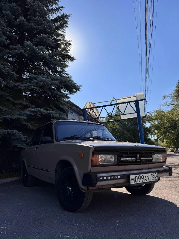 Продам ваз 2105,абсолютно живая машина, дно целое, , мотор 1,6коробка 5ти ступка, громкая музыка, 8динамиков ( 2 усилка,1 саб) сигнализация есть, на полном ходу, доедет куда угодно, постоянный учет, я хозяин машина находится в г. Донецк, кировский район цена 150 ( хороший торг у капота ) +79493577197
📞 Звоните: +7(949)3577197 - фотография - 1
