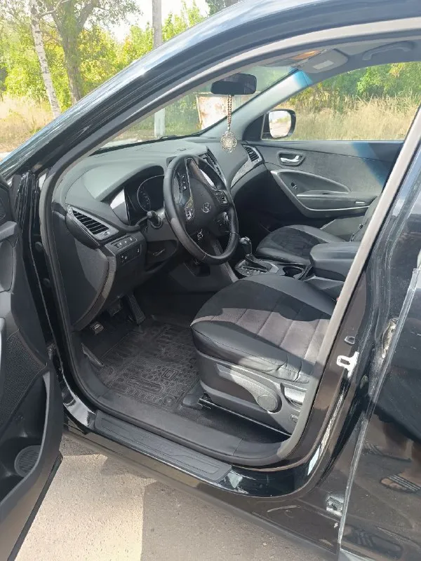 Продаётся !!!!
Hyundai santa fe ( hyundai сантафе)
Год выпуска:2013
Двигатель 2.4 бензин, работает идеально.
Кпп:автомат, работает идеально
Пробег: 235 тыс.
Камера заднего хода, парктроник, подогрев передних сидений и т. Д. .
Два ключа, очень хорошая зимняя резина.
Машина без дтп.
Машина в отличном техническом состоянии, обслужена и готова к ежедневной эксплуатации!!!
Осмотр г. Харцызск +79493183071
Цена: 1,5 млн. Рублей.
📲 Tg: александр
📞 Звоните: +7(949)3183071 - фотография - 4