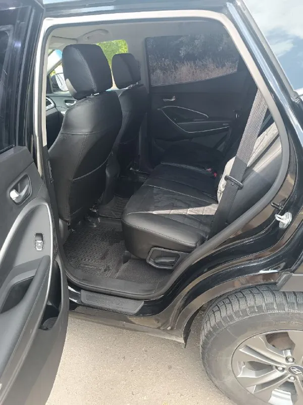 Продаётся !!!!
Hyundai santa fe ( hyundai сантафе)
Год выпуска:2013
Двигатель 2.4 бензин, работает идеально.
Кпп:автомат, работает идеально
Пробег: 235 тыс.
Камера заднего хода, парктроник, подогрев передних сидений и т. Д. .
Два ключа, очень хорошая зимняя резина.
Машина без дтп.
Машина в отличном техническом состоянии, обслужена и готова к ежедневной эксплуатации!!!
Осмотр г. Харцызск +79493183071
Цена: 1,5 млн. Рублей.
📲 Tg: александр
📞 Звоните: +7(949)3183071 - фотография - 5