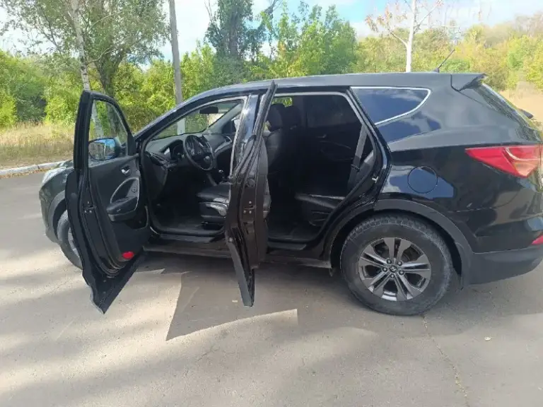 Продаётся !!!!
Hyundai santa fe ( hyundai сантафе)
Год выпуска:2013
Двигатель 2.4 бензин, работает идеально.
Кпп:автомат, работает идеально
Пробег: 235 тыс.
Камера заднего хода, парктроник, подогрев передних сидений и т. Д. .
Два ключа, очень хорошая зимняя резина.
Машина без дтп.
Машина в отличном техническом состоянии, обслужена и готова к ежедневной эксплуатации!!!
Осмотр г. Харцызск +79493183071
Цена: 1,5 млн. Рублей.
📲 Tg: александр
📞 Звоните: +7(949)3183071 - фотография - 6