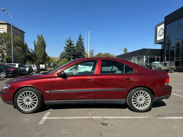 Продам авто: volvo s60 2002г 2,4т акпп цена: 550 тыс пробег 235000 комплектация: ⁃ круиз контроль ⁃ двухзонный климат контроль ⁃ хорошая музыка ⁃ электро регулировка сидений с памятью и подогревом ⁃ регулируемый люк ⁃ элетропривод и подогрев боковых зеркал ⁃ обогрев заднего стекла есть косяки и вопросы по кузову, в основном возрастные. Владею данным авто второй год, было много сделано, стоит новый радиатор охлаждения двигателя, замена бачка и патрубков вкг, замена приводного ремня, замена трубки высокого давления гура, ремонт рулевой рейки, замена всех расходников, масла, фильтра. Замена амортизаторов и пружин в круг. Замена колодок и тормозных дисков в круг. В комплекте практически новая зимняя резина ( отходила одну зиму) летняя тоже новая. Я хозяин, 180 регион, любое переоформление в мрэо. Торг у капота приветствуется. Телефон: +79490152369
📞 Звоните: +7(949)0152369 - фотография - 3