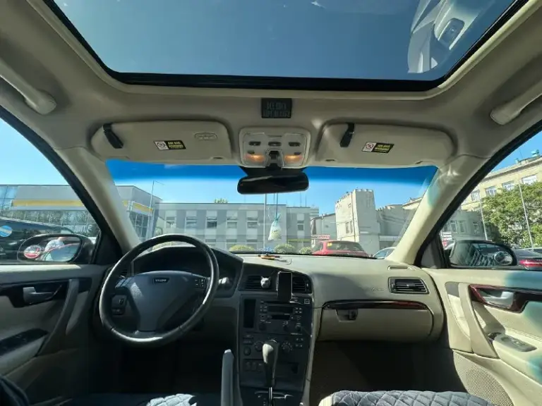 Продам авто: volvo s60 2002г 2,4т акпп цена: 550 тыс пробег 235000 комплектация: ⁃ круиз контроль ⁃ двухзонный климат контроль ⁃ хорошая музыка ⁃ электро регулировка сидений с памятью и подогревом ⁃ регулируемый люк ⁃ элетропривод и подогрев боковых зеркал ⁃ обогрев заднего стекла есть косяки и вопросы по кузову, в основном возрастные. Владею данным авто второй год, было много сделано, стоит новый радиатор охлаждения двигателя, замена бачка и патрубков вкг, замена приводного ремня, замена трубки высокого давления гура, ремонт рулевой рейки, замена всех расходников, масла, фильтра. Замена амортизаторов и пружин в круг. Замена колодок и тормозных дисков в круг. В комплекте практически новая зимняя резина ( отходила одну зиму) летняя тоже новая. Я хозяин, 180 регион, любое переоформление в мрэо. Торг у капота приветствуется. Телефон: +79490152369
📞 Звоните: +7(949)0152369 - фотография - 4