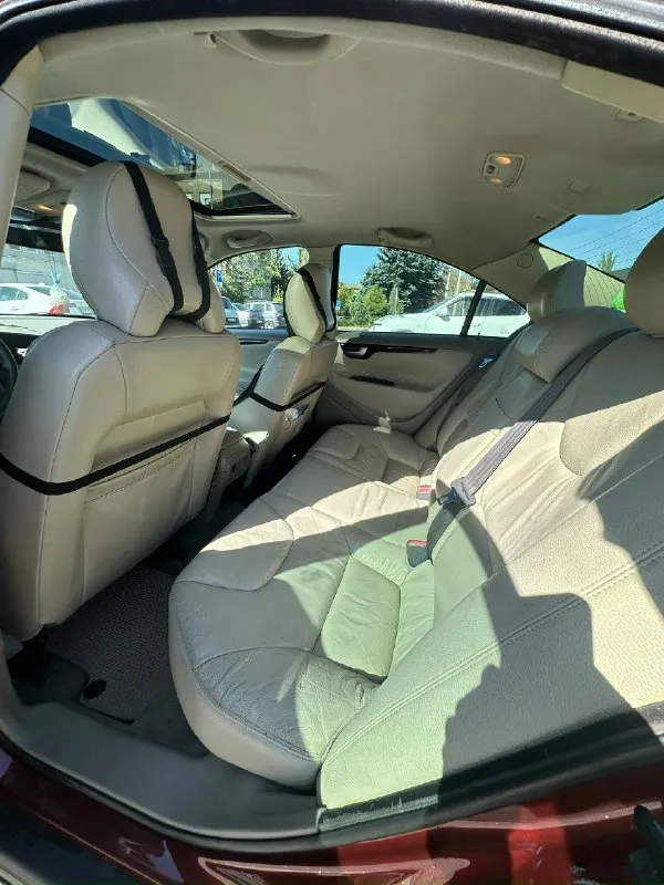 Продам авто: volvo s60 2002г 2,4т акпп цена: 550 тыс пробег 235000 комплектация: ⁃ круиз контроль ⁃ двухзонный климат контроль ⁃ хорошая музыка ⁃ электро регулировка сидений с памятью и подогревом ⁃ регулируемый люк ⁃ элетропривод и подогрев боковых зеркал ⁃ обогрев заднего стекла есть косяки и вопросы по кузову, в основном возрастные. Владею данным авто второй год, было много сделано, стоит новый радиатор охлаждения двигателя, замена бачка и патрубков вкг, замена приводного ремня, замена трубки высокого давления гура, ремонт рулевой рейки, замена всех расходников, масла, фильтра. Замена амортизаторов и пружин в круг. Замена колодок и тормозных дисков в круг. В комплекте практически новая зимняя резина ( отходила одну зиму) летняя тоже новая. Я хозяин, 180 регион, любое переоформление в мрэо. Торг у капота приветствуется. Телефон: +79490152369
📞 Звоните: +7(949)0152369 - фотография - 6
