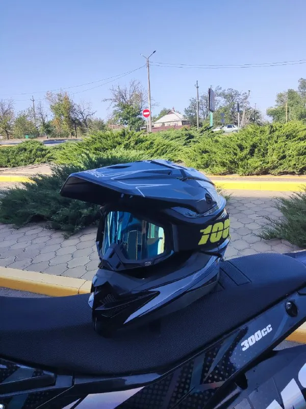 Продам эндуро mmz m8 двигатель 174mn-5a, 300 кубов, водяное охлаждение 30 л. С. .
Пробег 1290 км. (41 м. Ч).
Покупался новым в феврале.
Обкатку проходил бережно, масло менялось 5/5/5/10/15.
Цена 190к (торг), вместе со шлемом. (hizer)
Г. Красный луч
+79591884538 Никита
📞 Звоните: +7(959)1884538 - фотография - 5