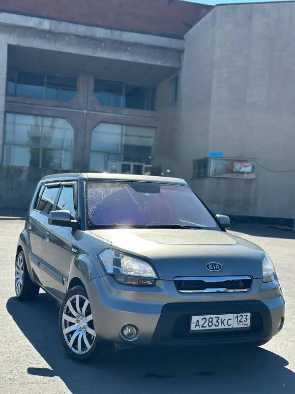 Продам kia soul 🔥
Год выпуска:2009🔥
Пробег, км:213400 (оригинал) 🔥
Модификация:1.6 mт (124 л. С. )🔥
Тип двигателя:бензин🔥
Коробка передач :механика 🔥
Привод:передний🔥
Тип кузова : хетчбек 5-дверный🔥
Koмплeктaция: comfort🔥
Цвет:серый 🔥
По факту 3 хозяина.
В продаже kia soul в идеальном техническом и внешнем состоянием. Автомобиль полностью в заводском окрасе.
Цепной двигатель -в идеальном состоянии, заводится с пол оборота, работает тихо, без каких-либо шумов, масло не ест от слова совсем, от замены до замены.
Мкпп-в идеальном состоянии, все передачи включаются мягко, без хрустов, ничего не выбивает и ни в чем не нуждается.
По ходовой-абсолютно делать ничего не нужно, машина мягкая, дорогу чувствует уверенно.
По электрике работает всё до каждой кнопки.
По кузову-без рыжиков и всего прочего.
Так же имеется видео, по просьбе отправлю для более лучшего осмотра авто.
По автомобилю нет ни одной ошибки!!!
Цена:899.999 тысяч
Возможен пригон по договоренности.
Возможен обмен.
Номер для связи:+79495752024 - фотография - 10