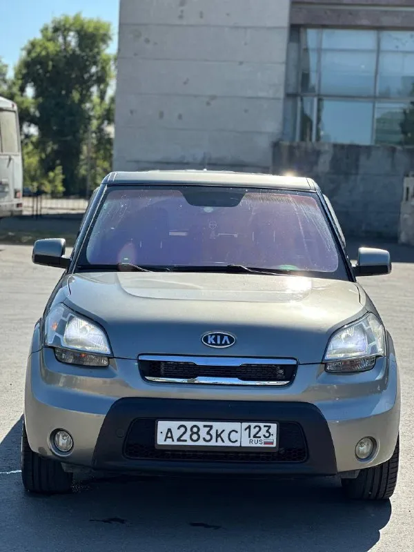 Продам kia soul 🔥
Год выпуска:2009🔥
Пробег, км:213400 (оригинал) 🔥
Модификация:1.6 mт (124 л. С. )🔥
Тип двигателя:бензин🔥
Коробка передач :механика 🔥
Привод:передний🔥
Тип кузова : хетчбек 5-дверный🔥
Koмплeктaция: comfort🔥
Цвет:серый 🔥
По факту 3 хозяина.
В продаже kia soul в идеальном техническом и внешнем состоянием. Автомобиль полностью в заводском окрасе.
Цепной двигатель -в идеальном состоянии, заводится с пол оборота, работает тихо, без каких-либо шумов, масло не ест от слова совсем, от замены до замены.
Мкпп-в идеальном состоянии, все передачи включаются мягко, без хрустов, ничего не выбивает и ни в чем не нуждается.
По ходовой-абсолютно делать ничего не нужно, машина мягкая, дорогу чувствует уверенно.
По электрике работает всё до каждой кнопки.
По кузову-без рыжиков и всего прочего.
Так же имеется видео, по просьбе отправлю для более лучшего осмотра авто.
По автомобилю нет ни одной ошибки!!!
Цена:899.999 тысяч
Возможен пригон по договоренности.
Возможен обмен.
Номер для связи:+79495752024 - фотография - 3