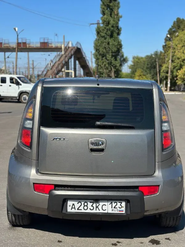 Продам kia soul 🔥
Год выпуска:2009🔥
Пробег, км:213400 (оригинал) 🔥
Модификация:1.6 mт (124 л. С. )🔥
Тип двигателя:бензин🔥
Коробка передач :механика 🔥
Привод:передний🔥
Тип кузова : хетчбек 5-дверный🔥
Koмплeктaция: comfort🔥
Цвет:серый 🔥
По факту 3 хозяина.
В продаже kia soul в идеальном техническом и внешнем состоянием. Автомобиль полностью в заводском окрасе.
Цепной двигатель -в идеальном состоянии, заводится с пол оборота, работает тихо, без каких-либо шумов, масло не ест от слова совсем, от замены до замены.
Мкпп-в идеальном состоянии, все передачи включаются мягко, без хрустов, ничего не выбивает и ни в чем не нуждается.
По ходовой-абсолютно делать ничего не нужно, машина мягкая, дорогу чувствует уверенно.
По электрике работает всё до каждой кнопки.
По кузову-без рыжиков и всего прочего.
Так же имеется видео, по просьбе отправлю для более лучшего осмотра авто.
По автомобилю нет ни одной ошибки!!!
Цена:899.999 тысяч
Возможен пригон по договоренности.
Возможен обмен.
Номер для связи:+79495752024 - фотография - 8