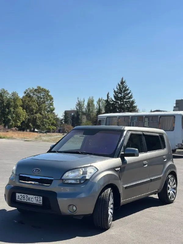 Продам kia soul 🔥
Год выпуска:2009🔥
Пробег, км:213400 (оригинал) 🔥
Модификация:1.6 mт (124 л. С. )🔥
Тип двигателя:бензин🔥
Коробка передач :механика 🔥
Привод:передний🔥
Тип кузова : хетчбек 5-дверный🔥
Koмплeктaция: comfort🔥
Цвет:серый 🔥
По факту 3 хозяина.
В продаже kia soul в идеальном техническом и внешнем состоянием. Автомобиль полностью в заводском окрасе.
Цепной двигатель -в идеальном состоянии, заводится с пол оборота, работает тихо, без каких-либо шумов, масло не ест от слова совсем, от замены до замены.
Мкпп-в идеальном состоянии, все передачи включаются мягко, без хрустов, ничего не выбивает и ни в чем не нуждается.
По ходовой-абсолютно делать ничего не нужно, машина мягкая, дорогу чувствует уверенно.
По электрике работает всё до каждой кнопки.
По кузову-без рыжиков и всего прочего.
Так же имеется видео, по просьбе отправлю для более лучшего осмотра авто.
По автомобилю нет ни одной ошибки!!!
Цена:899.999 тысяч
Возможен пригон по договоренности.
Возможен обмен.
Номер для связи:+79495752024 - фотография - 9