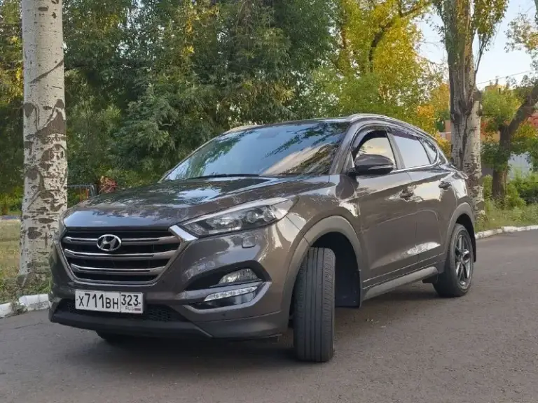 Hyundai tucson 2018 г. В. ,официальное дилерское авто, родной пробег 124т
Мотор 2,0 бензин
Привод полный 4wd
Коробка автомат 6ст
Туксон -комплектация максимальная, есть полностью все функции доступные на тот момент.
Полный подогрев руля, лобового стекла, всех сидений, шикарный кожаный салон, бесключевой доступ, кнопка старт/стоп, наружная подсветка ручек двери, поворотные и ходовые огни, омыватели фар, датчики парковки перед/зад, сенсорный дисплей с навигацией и камерой заднего вида, автоматический ручник, помощь при спуске и т, д,
Прошла то, замена масла и фильтров, замена передних тормозных дисков, замена передней правой ступицы с подшипником. Состояние всех агрегатов на отлично
+ Комплект хороших зимних покрышек.
Цена снижена в связи с отъездом, минимальный торг
Цена 1720000р
Тел +79493856436 - фотография - 1