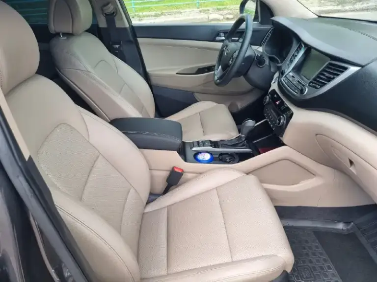 Hyundai tucson 2018 г. В. ,официальное дилерское авто, родной пробег 124т
Мотор 2,0 бензин
Привод полный 4wd
Коробка автомат 6ст
Туксон -комплектация максимальная, есть полностью все функции доступные на тот момент.
Полный подогрев руля, лобового стекла, всех сидений, шикарный кожаный салон, бесключевой доступ, кнопка старт/стоп, наружная подсветка ручек двери, поворотные и ходовые огни, омыватели фар, датчики парковки перед/зад, сенсорный дисплей с навигацией и камерой заднего вида, автоматический ручник, помощь при спуске и т, д,
Прошла то, замена масла и фильтров, замена передних тормозных дисков, замена передней правой ступицы с подшипником. Состояние всех агрегатов на отлично
+ Комплект хороших зимних покрышек.
Цена снижена в связи с отъездом, минимальный торг
Цена 1720000р
Тел +79493856436 - фотография - 4