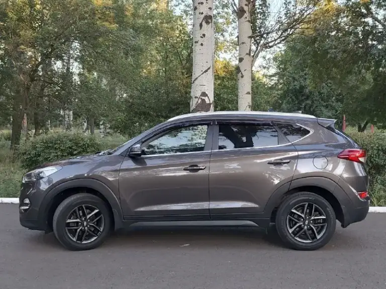 Hyundai tucson 2018 г. В. ,официальное дилерское авто, родной пробег 124т
Мотор 2,0 бензин
Привод полный 4wd
Коробка автомат 6ст
Туксон -комплектация максимальная, есть полностью все функции доступные на тот момент.
Полный подогрев руля, лобового стекла, всех сидений, шикарный кожаный салон, бесключевой доступ, кнопка старт/стоп, наружная подсветка ручек двери, поворотные и ходовые огни, омыватели фар, датчики парковки перед/зад, сенсорный дисплей с навигацией и камерой заднего вида, автоматический ручник, помощь при спуске и т, д,
Прошла то, замена масла и фильтров, замена передних тормозных дисков, замена передней правой ступицы с подшипником. Состояние всех агрегатов на отлично
+ Комплект хороших зимних покрышек.
Цена снижена в связи с отъездом, минимальный торг
Цена 1720000р
Тел +79493856436 - фотография - 6