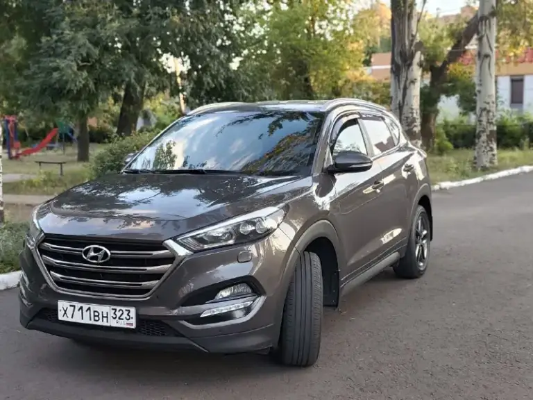 Hyundai tucson 2018 г. В. ,официальное дилерское авто, родной пробег 124т
Мотор 2,0 бензин
Привод полный 4wd
Коробка автомат 6ст
Туксон -комплектация максимальная, есть полностью все функции доступные на тот момент.
Полный подогрев руля, лобового стекла, всех сидений, шикарный кожаный салон, бесключевой доступ, кнопка старт/стоп, наружная подсветка ручек двери, поворотные и ходовые огни, омыватели фар, датчики парковки перед/зад, сенсорный дисплей с навигацией и камерой заднего вида, автоматический ручник, помощь при спуске и т, д,
Прошла то, замена масла и фильтров, замена передних тормозных дисков, замена передней правой ступицы с подшипником. Состояние всех агрегатов на отлично
+ Комплект хороших зимних покрышек.
Цена снижена в связи с отъездом, минимальный торг
Цена 1720000р
Тел +79493856436 - фотография - 7