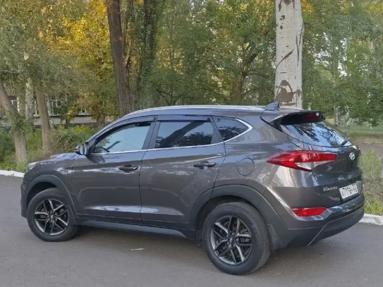 Hyundai tucson 2018 г. В. ,официальное дилерское авто, родной пробег 124т
Мотор 2,0 бензин
Привод полный 4wd
Коробка автомат 6ст
Туксон -комплектация максимальная, есть полностью все функции доступные на тот момент.
Полный подогрев руля, лобового стекла, всех сидений, шикарный кожаный салон, бесключевой доступ, кнопка старт/стоп, наружная подсветка ручек двери, поворотные и ходовые огни, омыватели фар, датчики парковки перед/зад, сенсорный дисплей с навигацией и камерой заднего вида, автоматический ручник, помощь при спуске и т, д,
Прошла то, замена масла и фильтров, замена передних тормозных дисков, замена передней правой ступицы с подшипником. Состояние всех агрегатов на отлично
+ Комплект хороших зимних покрышек.
Цена снижена в связи с отъездом, минимальный торг
Цена 1720000р
Тел +79493856436 - фотография - 9