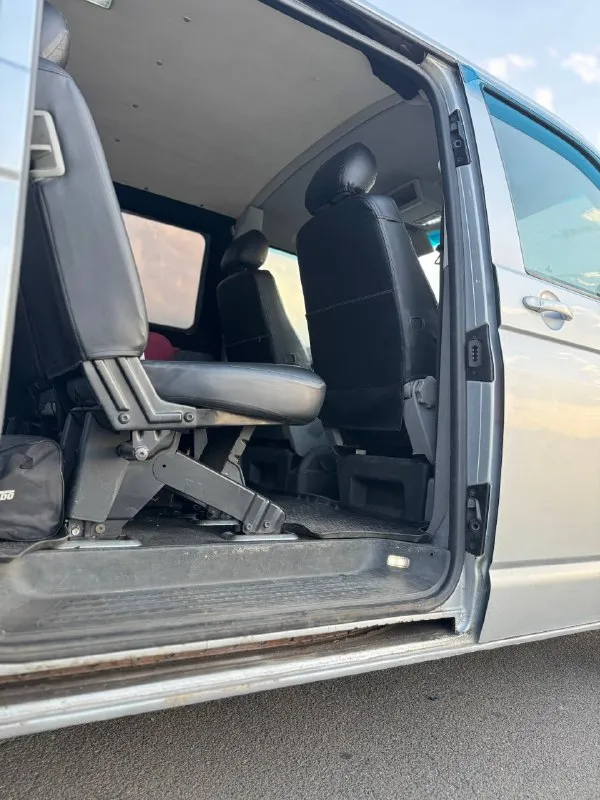 🚐 Volkswagen transporter t5 — 1.9 tdi, 236 875 км
Продаю надежный volkswagen transporter t5 в отличном техническом состоянии.
✅ Двигатель 1.9 tdi работает ровно, масло не берет.
✅ Ходовая часть без посторонних звуков, полностью обслужена.
✅ Электрика вся в порядке — каждая кнопка на месте и работает.
✅ Салон чистый и ухоженный.
Машина не требует вложений — сел и поехал. Отлично подойдет как для бизнеса, так и для личных поездок.
📍 Осмотр в донецке
💰 Цена: 1.650.000 + хороший торг у капота
📞 Телефон: +79495870412
📲 Tg: гилба каптмахович
📞 Звоните: +7(949)5870412 - фотография - 2