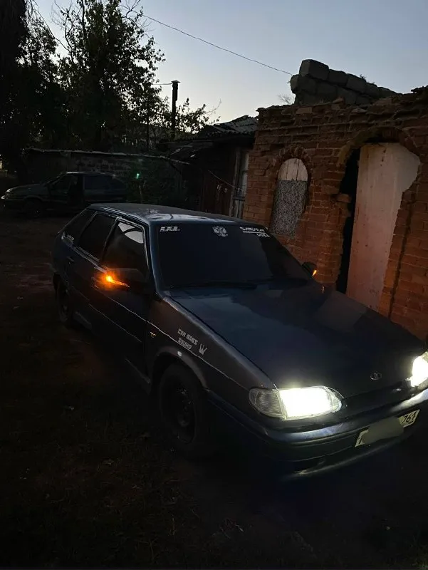 Продам ваз 2114 2005г. Кузов живой, двигатель живой и обслуженный, едет очень бодро, двигатель 1.5 8 кл. , пороги, дно, лонжероны, стаканы все целое, свеже переваренные уголки лобового и качественно переваренный телевизор с селедками, все обработано мовилью с пушсалом, внутрь низа телевизора вварен профиль для усиления низа телевизора и крабов, соответственно новые крабы и болты, заменены колодки перед, зад, новые задние тормозные трубки и цилиндры в барабанах, заменены все тех. Жидкости новая помпа, термостат, датчики температуры, новый ремень грм, натяжной ролик, новые гранта зеркала с подогревом + повторителем, тормозная система неделю назад замена жидкость, прокачана, по подвеске: ходовая приора стойки вкруг demfi premium -70 приятная держит хорошо дорогу уверенно и при этом мягкая, по мотору, в августе отрегулированы клапана, фрезернули голову, замененили прокладку гбц, новый фриз, масло, фильтра, новая выхлопная система паук 4-1, резонатор и банка, звучит приятно,
📞 Звоните: +7(949)7026804 - фотография - 3