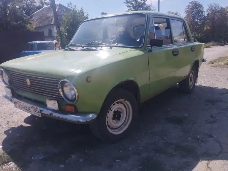 Здравствуйте продам автомобиль ваз 2101 цена 90₽ хороший торг по технической части в отличном состоянии не требует не каких вложений двигатель не дымит, не троит, масло не расходует. Кпп не хрустит, не гудит, не вылетает. Ходовая не стучит, не гремит, отрабатывает как надо (газ - бензин )газ зарегистрирован по кузову есть притертость с правой стороны на задней арки и на двери на фото видно в отличном по кузову все отлично продажа от собственника документы в полном порядке любое переоформления цена 90 тысяч рублей хороший торг остальные вопросы по телефону +79493933095
📞 Звоните: +7(949)3933095 - фотография - 2