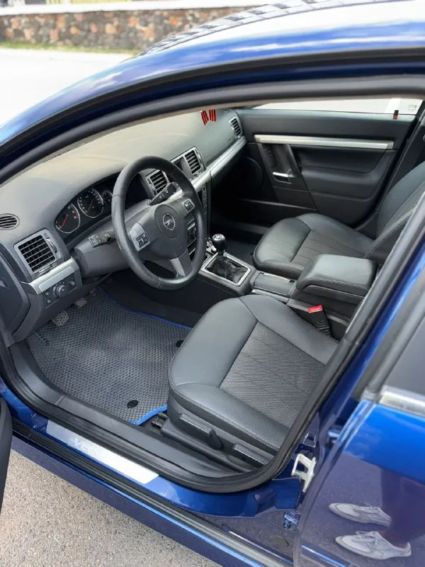 Продам: opel vectra в заводском обвесе ops!
2008 Года выпуска.
Объем: 1,8
✅ Кузов автомобиля совершенно без следов коррозии. Все стекла родные, включая лобовое.
✅ Обслужен от и до.
За последние 10 тыс. Км. Были следующие замены: комплект сцепления (диск, корзина, выжимной). Новые задние стойки. Амортизаторы. Перебран компрессор кондиционера и часть патрубков. Так же ранее перебиралась вся ходовая часть, подвеска - идеальная, без как-либо стуков. Замена тормозных дисков зад/перед и колодок.
За автомобилем тщательно следили и ухаживали. Средств и времени не жалелось. Двигатель, мкп - без каких-либо нареканий. Салон в идеальном состоянии для своих лет.
Комплектация максимальная, ксенон, адаптивный свет (линза поворачивается за направлением руля + дополнительная лампа включающаяся при повороте). Двухзонный климат. Мультируль. Круиз конктроль. Датчик света и дождя. Складывающиеся зеркала. Подогревы сидений.
✅ Новая летняя резина hankook. Так же зимний комплект.
Цена: 735 ₽ торг
+79496064451
Донецк - фотография - 10