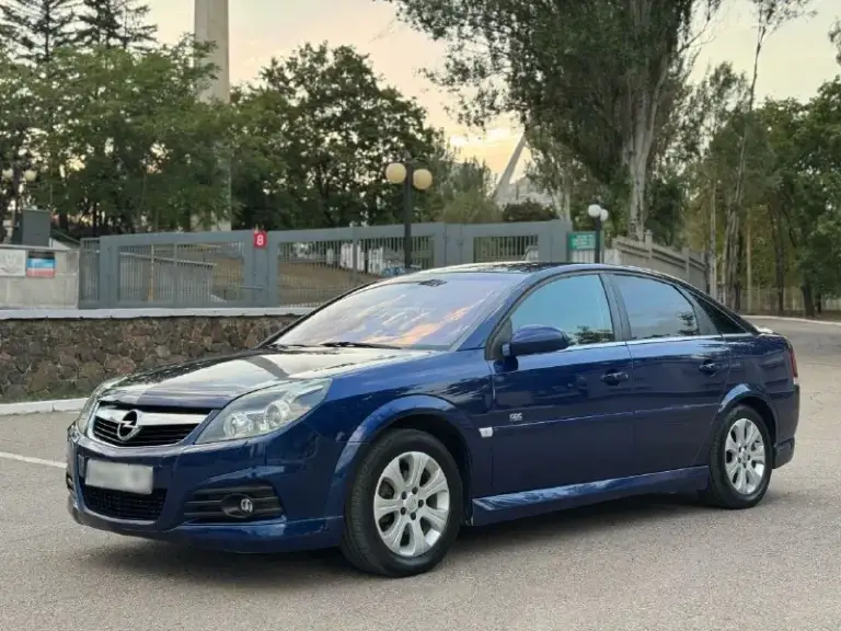 Продам: opel vectra в заводском обвесе ops!
2008 Года выпуска.
Объем: 1,8
✅ Кузов автомобиля совершенно без следов коррозии. Все стекла родные, включая лобовое.
✅ Обслужен от и до.
За последние 10 тыс. Км. Были следующие замены: комплект сцепления (диск, корзина, выжимной). Новые задние стойки. Амортизаторы. Перебран компрессор кондиционера и часть патрубков. Так же ранее перебиралась вся ходовая часть, подвеска - идеальная, без как-либо стуков. Замена тормозных дисков зад/перед и колодок.
За автомобилем тщательно следили и ухаживали. Средств и времени не жалелось. Двигатель, мкп - без каких-либо нареканий. Салон в идеальном состоянии для своих лет.
Комплектация максимальная, ксенон, адаптивный свет (линза поворачивается за направлением руля + дополнительная лампа включающаяся при повороте). Двухзонный климат. Мультируль. Круиз конктроль. Датчик света и дождя. Складывающиеся зеркала. Подогревы сидений.
✅ Новая летняя резина hankook. Так же зимний комплект.
Цена: 735 ₽ торг
+79496064451
Донецк - фотография - 4