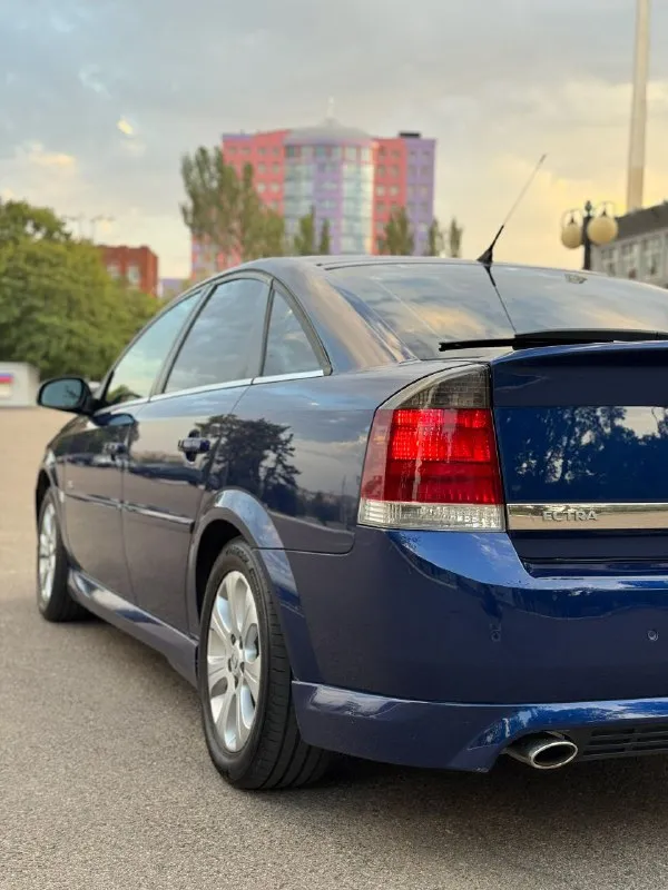 Продам: opel vectra в заводском обвесе ops!
2008 Года выпуска.
Объем: 1,8
✅ Кузов автомобиля совершенно без следов коррозии. Все стекла родные, включая лобовое.
✅ Обслужен от и до.
За последние 10 тыс. Км. Были следующие замены: комплект сцепления (диск, корзина, выжимной). Новые задние стойки. Амортизаторы. Перебран компрессор кондиционера и часть патрубков. Так же ранее перебиралась вся ходовая часть, подвеска - идеальная, без как-либо стуков. Замена тормозных дисков зад/перед и колодок.
За автомобилем тщательно следили и ухаживали. Средств и времени не жалелось. Двигатель, мкп - без каких-либо нареканий. Салон в идеальном состоянии для своих лет.
Комплектация максимальная, ксенон, адаптивный свет (линза поворачивается за направлением руля + дополнительная лампа включающаяся при повороте). Двухзонный климат. Мультируль. Круиз конктроль. Датчик света и дождя. Складывающиеся зеркала. Подогревы сидений.
✅ Новая летняя резина hankook. Так же зимний комплект.
Цена: 735 ₽ торг
+79496064451
Донецк - фотография - 8