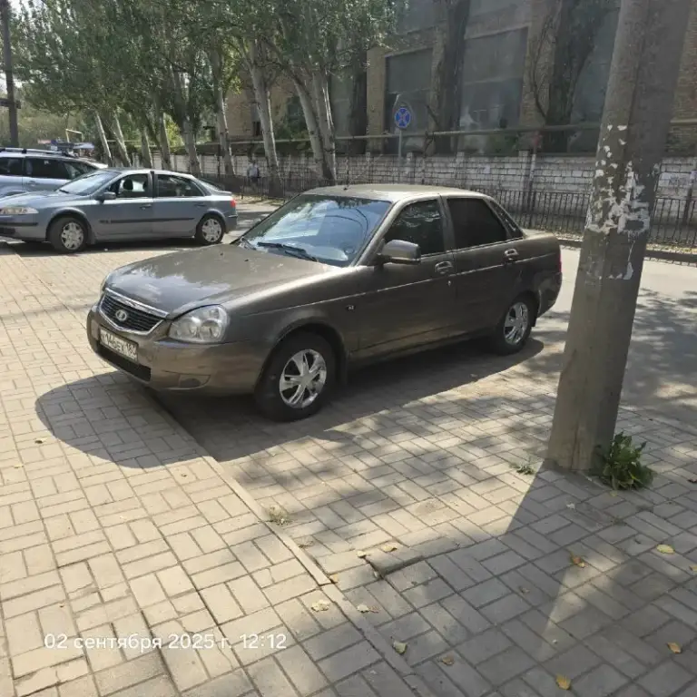 2170 Priora седан 2013 г. ,1.6 см3, 98 л. С. , эл. Стеклоподъемники, на хорошем ходу, едет бодро, все поворачивает, тормозит, моргает. Печка работает, стеклоподъемники, музыка с сабом и усилителем, по кузову есть небольшие косяки, сколы, царапины, подкрасы(ничего критичного). Резина зима первый сезон в хорошем состоянии). Ходовая в порядке, менялись амортизаторы, стойки, пыльники, колодки, цена 380 рубл. , +79493038991
📞 Звоните: +7(949)3038991 - фотография - 1