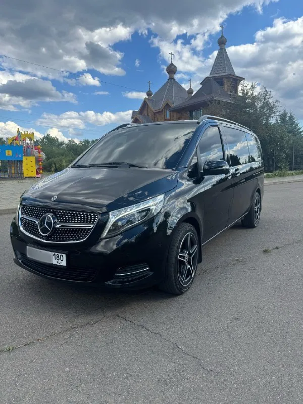 Mercedes v-class v250, 2018год, 190лс, 114 тыс км пробег, полный привод, автомобиль куплен у официального дилера, по факту 3й владелец, первый хоз это салон, и были перевес номеров
Зоны риски и пескоструя затянуты в пленку, так же авто покрыт керамикой, стоят улучшенные передние тормоза( суппорта и увеличенный тормозной диск) без проблем могу вернуть в стоковые. По комплектации камеры 360, музыка burmester, кожа nappa, задние форточки электро, черный потолок, удержание в полосе, обе электродвери, столик, датчик слепых зон, адаптивный круиз, адаптивные фары, дополнительно уставлен carplay, штатный webasto, оригинальный пробег, обслуживался у оф. Диллера, пробег подтвердит любой диллер mb, попутно обслуживал в клубном сервисе mb + отдам комплект зимний резины. По автомобилю делать абсолютно ничего не нужно, недавно были заменены масла в редукторах и коробке
Цена 5.50000 🍋
Торг
Тел : +79493723676
📞 Звоните: +7(949)3723676 - фотография - 2