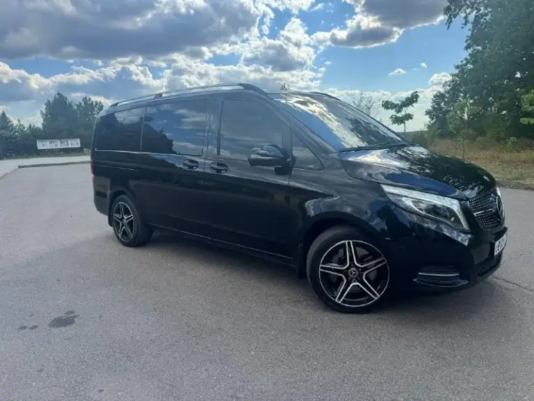 Mercedes v-class v250, 2018год, 190лс, 114 тыс км пробег, полный привод, автомобиль куплен у официального дилера, по факту 3й владелец, первый хоз это салон, и были перевес номеров
Зоны риски и пескоструя затянуты в пленку, так же авто покрыт керамикой, стоят улучшенные передние тормоза( суппорта и увеличенный тормозной диск) без проблем могу вернуть в стоковые. По комплектации камеры 360, музыка burmester, кожа nappa, задние форточки электро, черный потолок, удержание в полосе, обе электродвери, столик, датчик слепых зон, адаптивный круиз, адаптивные фары, дополнительно уставлен carplay, штатный webasto, оригинальный пробег, обслуживался у оф. Диллера, пробег подтвердит любой диллер mb, попутно обслуживал в клубном сервисе mb + отдам комплект зимний резины. По автомобилю делать абсолютно ничего не нужно, недавно были заменены масла в редукторах и коробке
Цена 5.50000 🍋
Торг
Тел : +79493723676
📞 Звоните: +7(949)3723676 - фотография - 3