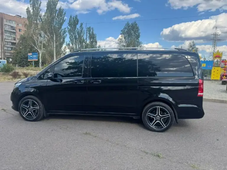 Mercedes v-class v250, 2018год, 190лс, 114 тыс км пробег, полный привод, автомобиль куплен у официального дилера, по факту 3й владелец, первый хоз это салон, и были перевес номеров
Зоны риски и пескоструя затянуты в пленку, так же авто покрыт керамикой, стоят улучшенные передние тормоза( суппорта и увеличенный тормозной диск) без проблем могу вернуть в стоковые. По комплектации камеры 360, музыка burmester, кожа nappa, задние форточки электро, черный потолок, удержание в полосе, обе электродвери, столик, датчик слепых зон, адаптивный круиз, адаптивные фары, дополнительно уставлен carplay, штатный webasto, оригинальный пробег, обслуживался у оф. Диллера, пробег подтвердит любой диллер mb, попутно обслуживал в клубном сервисе mb + отдам комплект зимний резины. По автомобилю делать абсолютно ничего не нужно, недавно были заменены масла в редукторах и коробке
Цена 5.50000 🍋
Торг
Тел : +79493723676
📞 Звоните: +7(949)3723676 - фотография - 5