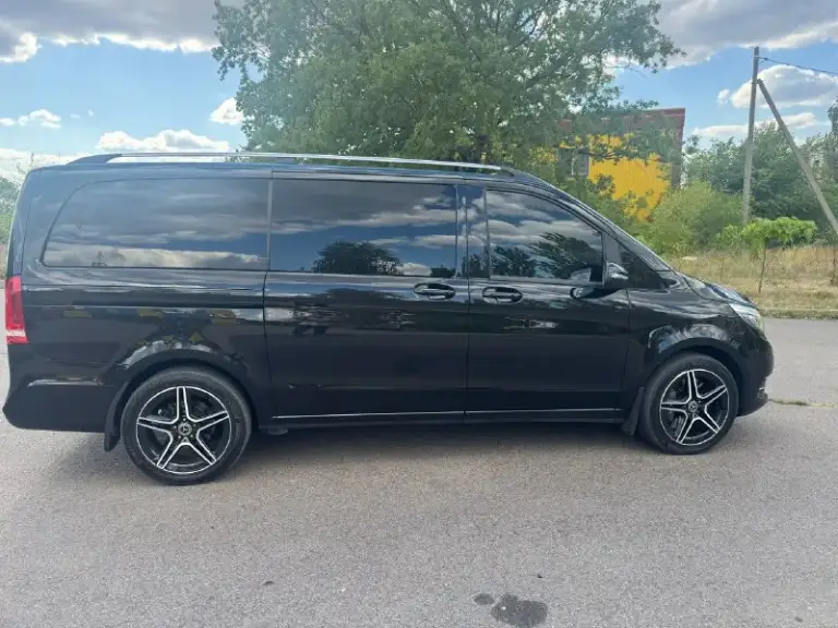 Mercedes v-class v250, 2018год, 190лс, 114 тыс км пробег, полный привод, автомобиль куплен у официального дилера, по факту 3й владелец, первый хоз это салон, и были перевес номеров
Зоны риски и пескоструя затянуты в пленку, так же авто покрыт керамикой, стоят улучшенные передние тормоза( суппорта и увеличенный тормозной диск) без проблем могу вернуть в стоковые. По комплектации камеры 360, музыка burmester, кожа nappa, задние форточки электро, черный потолок, удержание в полосе, обе электродвери, столик, датчик слепых зон, адаптивный круиз, адаптивные фары, дополнительно уставлен carplay, штатный webasto, оригинальный пробег, обслуживался у оф. Диллера, пробег подтвердит любой диллер mb, попутно обслуживал в клубном сервисе mb + отдам комплект зимний резины. По автомобилю делать абсолютно ничего не нужно, недавно были заменены масла в редукторах и коробке
Цена 5.50000 🍋
Торг
Тел : +79493723676
📞 Звоните: +7(949)3723676 - фотография - 6