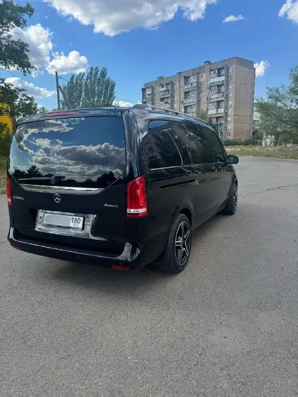 Mercedes v-class v250, 2018год, 190лс, 114 тыс км пробег, полный привод, автомобиль куплен у официального дилера, по факту 3й владелец, первый хоз это салон, и были перевес номеров
Зоны риски и пескоструя затянуты в пленку, так же авто покрыт керамикой, стоят улучшенные передние тормоза( суппорта и увеличенный тормозной диск) без проблем могу вернуть в стоковые. По комплектации камеры 360, музыка burmester, кожа nappa, задние форточки электро, черный потолок, удержание в полосе, обе электродвери, столик, датчик слепых зон, адаптивный круиз, адаптивные фары, дополнительно уставлен carplay, штатный webasto, оригинальный пробег, обслуживался у оф. Диллера, пробег подтвердит любой диллер mb, попутно обслуживал в клубном сервисе mb + отдам комплект зимний резины. По автомобилю делать абсолютно ничего не нужно, недавно были заменены масла в редукторах и коробке
Цена 5.50000 🍋
Торг
Тел : +79493723676
📞 Звоните: +7(949)3723676 - фотография - 7